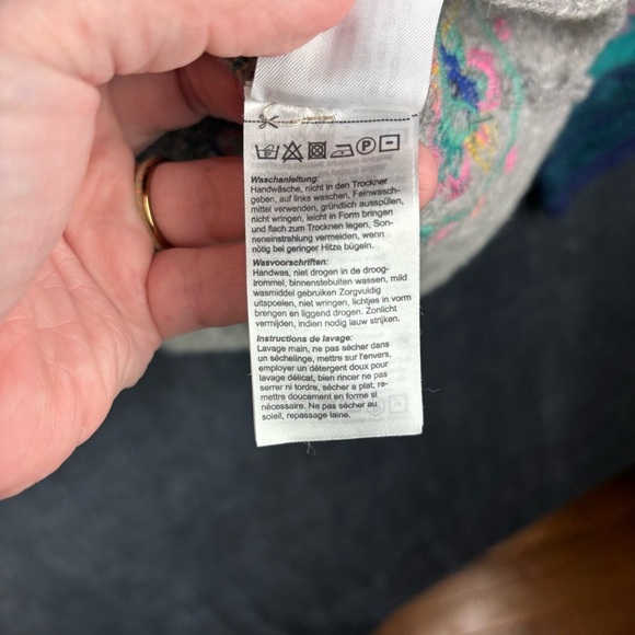 IVKO Women’s Wool Blend Artsy, Abstract Colorful Cardigan Sz 38 - Picture 6 of 14